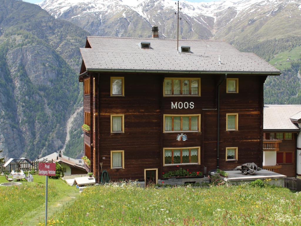 Chalet Moos